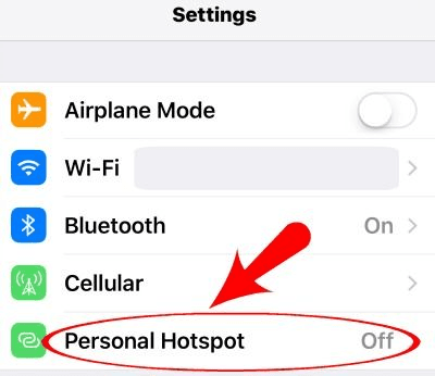 iPhone Ayarlar ekranında Kişisel Erişim Noktası seçeneğinin kapalı olduğunu gösteren işaretli bölüm